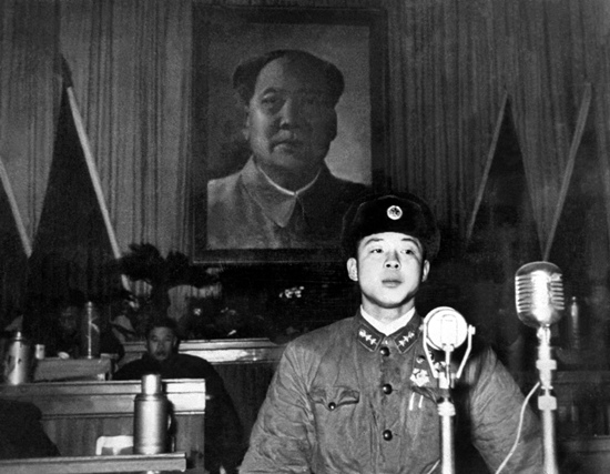 1962 年雷锋作为特邀代表在沈阳军区共青团代表大会发言