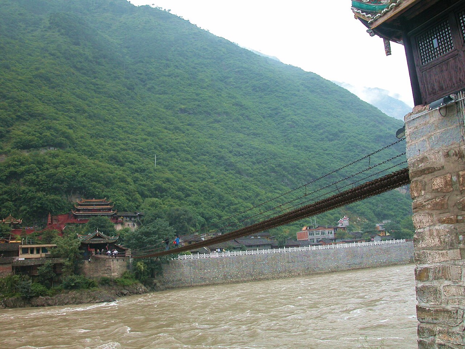 大渡河上的泸定桥铁索桥实景