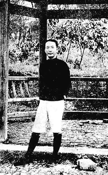 1935 年 6 月 18 日瞿秋白就义前留影